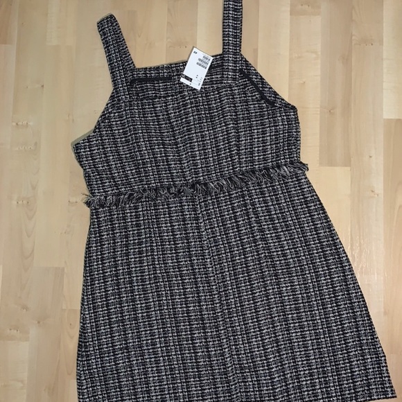 H&M Divided Tweed Bouclé Style Dress with Pearl Buttons and pockets! - Picture 3 of 5